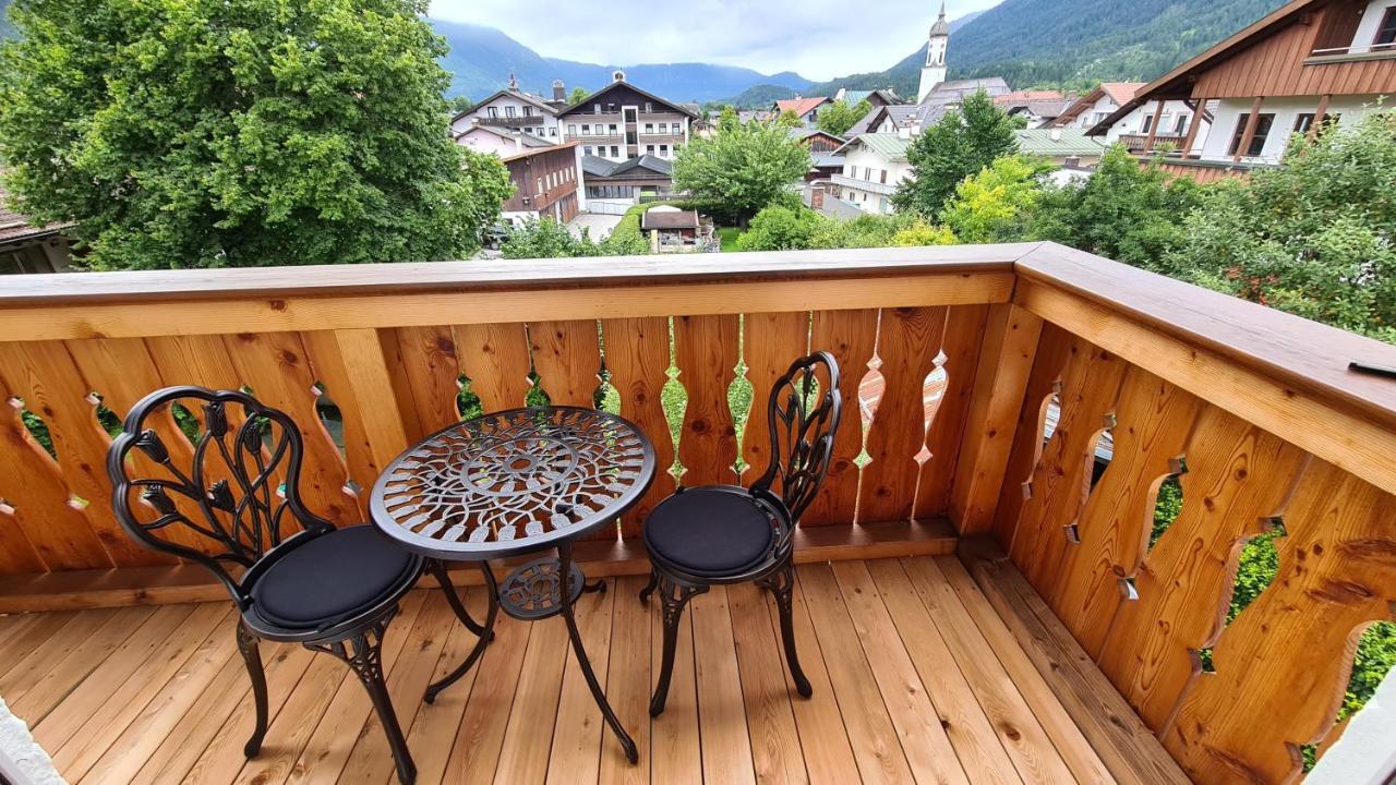 Bunter Hirsch Ferienwohnung Im Garmischer Zentrum Eksteriør billede