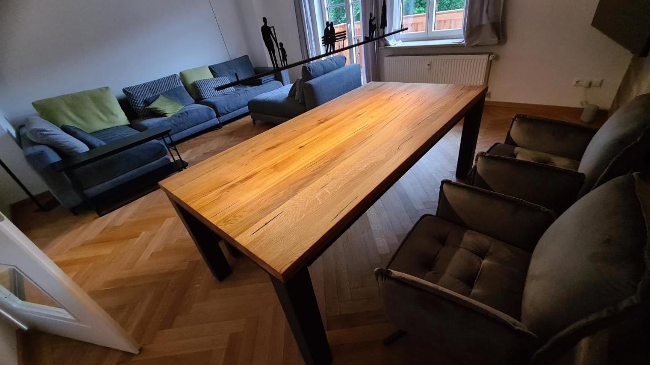 Bunter Hirsch Ferienwohnung Im Garmischer Zentrum Eksteriør billede