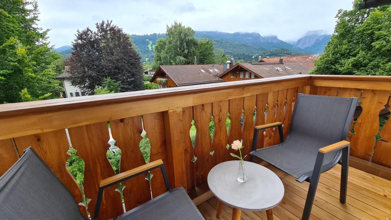 Bunter Hirsch Ferienwohnung Im Garmischer Zentrum Eksteriør billede