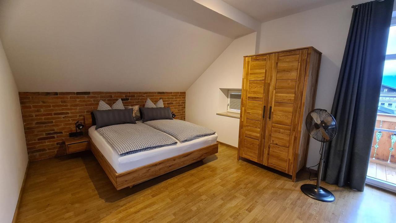 Bunter Hirsch Ferienwohnung Im Garmischer Zentrum Eksteriør billede