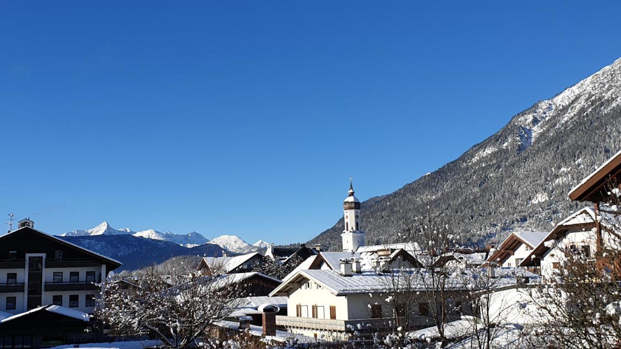 Bunter Hirsch Ferienwohnung Im Garmischer Zentrum Eksteriør billede