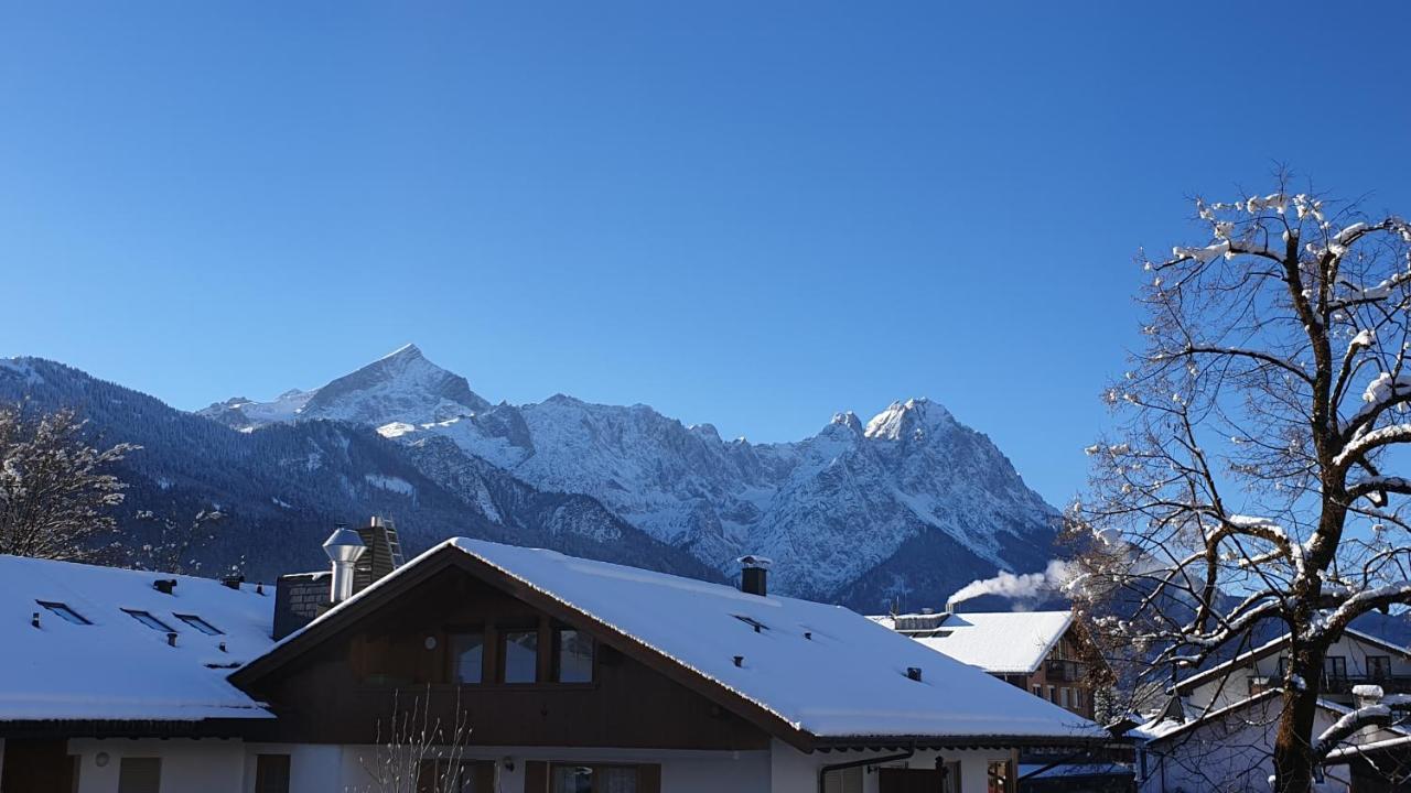 Bunter Hirsch Ferienwohnung Im Garmischer Zentrum Eksteriør billede